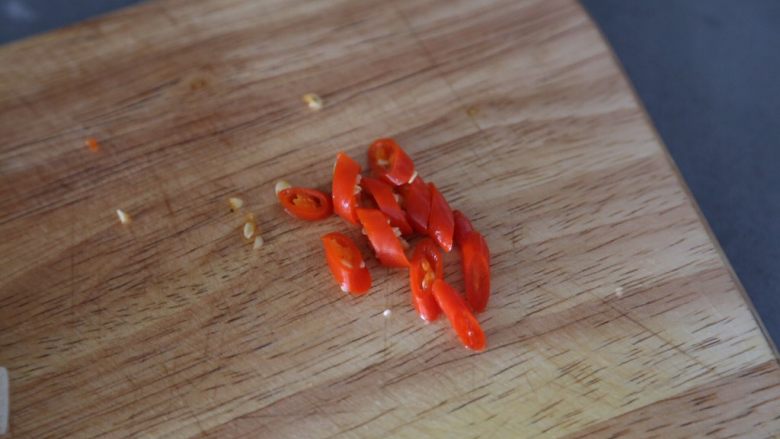干锅包菜,小米辣切丁