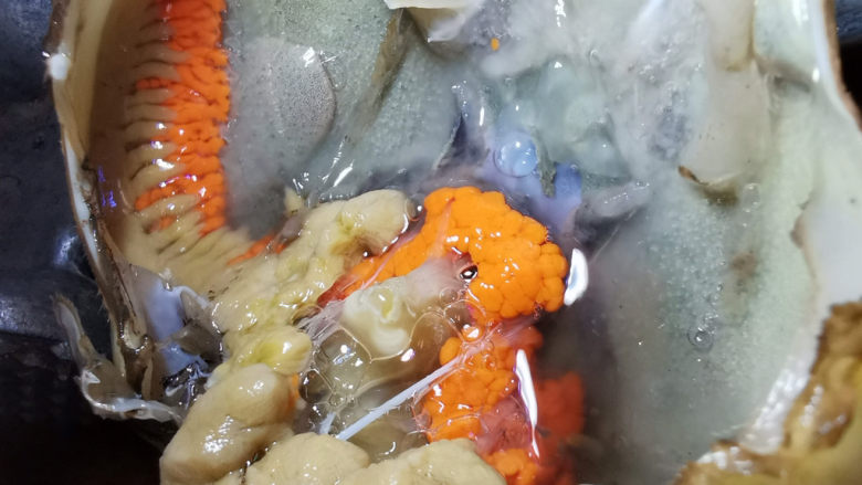 清蒸螃蟹,蟹壳部分,去掉心与肺