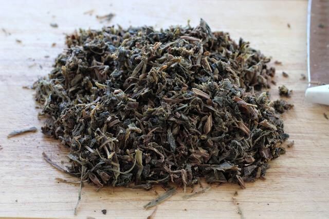 梅干菜肉包,<a style='color:red;display:inline-block;' href='/shicai/ 707'>梅干菜</a>加入适量清水浸泡十二小时以上,洗净后挤干水分切碎。