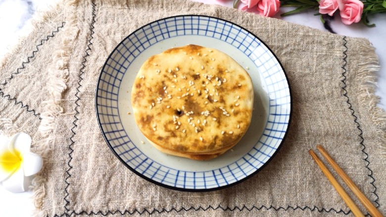 梅干菜烧饼,梅菜肉酱烧饼出炉。 