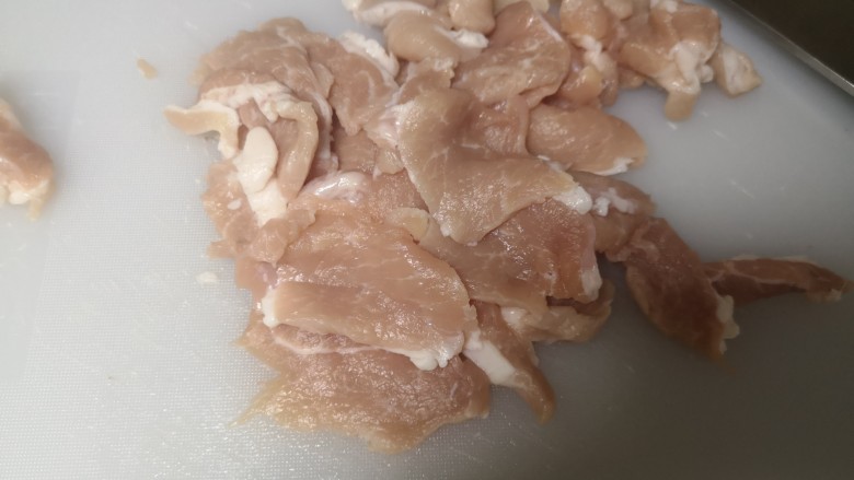 洋葱炒肉片,切成薄肉片