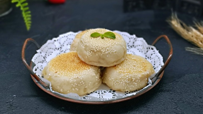 梅干菜烧饼,香香的梅干菜肉饼出锅啦！