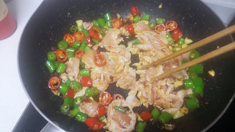 洋葱炒肉片,肉片炒变色