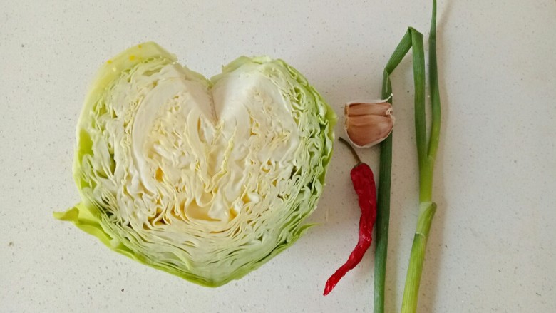 干锅包菜,准备好食材