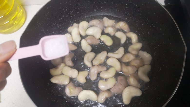 菱角鸡头米,下适量盐(依个人口味)