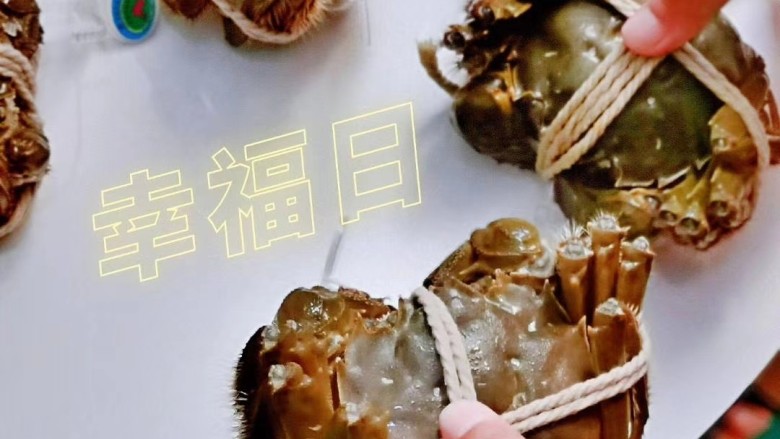 清蒸螃蟹,死的大闸蟹有毒素。还有蒸熟的鞋一定要当天吃完,过夜的大闸蟹也会产生毒素。