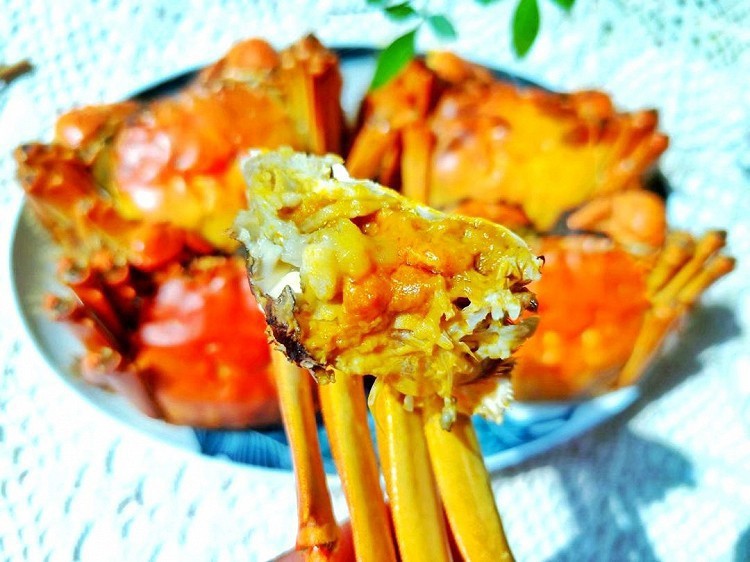清蒸螃蟹,鲜美丰腴、膏肥黄满,每一口都让人难以忘怀。