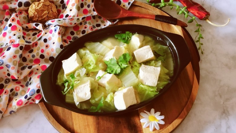 白菜豆腐汤,出锅食用。