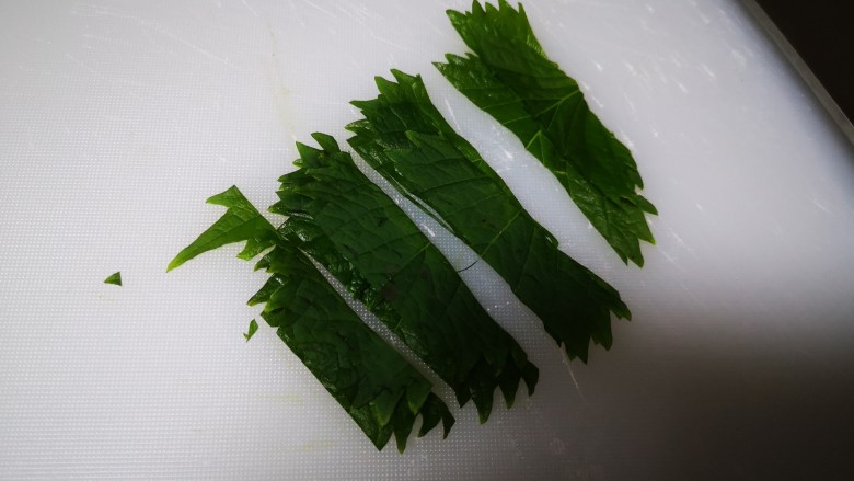 爆炒基围虾,切手指大小的条