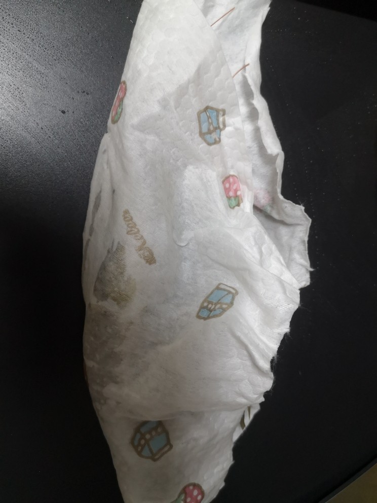 爆炒基围虾,捞出一定控干每只虾水份,这样炸的时候不会溅油烫伤