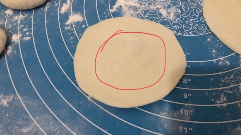 梅干菜肉包,擀薄,圈圈边擀薄点,中间稍微厚点,这样包出来的包子上下均匀