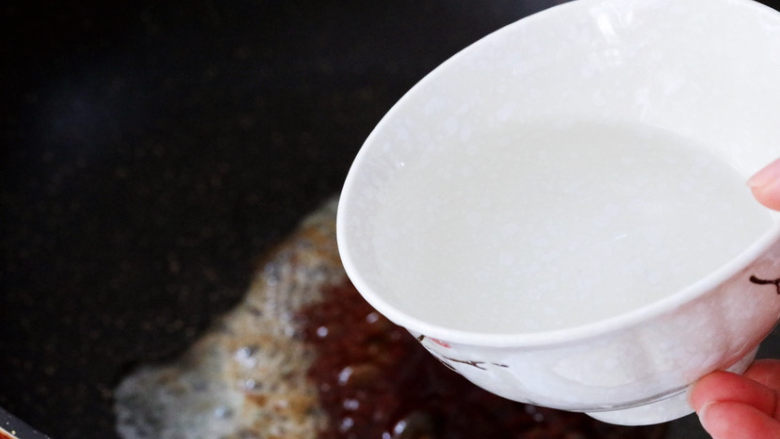 黑胡椒土豆泥,加入100克清水