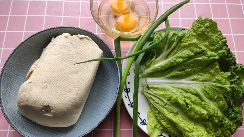 白菜豆腐汤,准备食材。