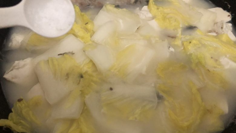 白菜豆腐汤,下少许盐