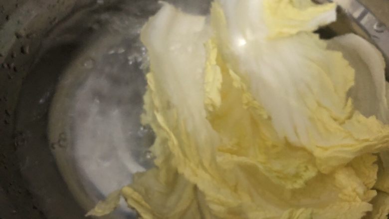 白菜豆腐汤,<a style='color:red;display:inline-block;' href='/shicai/ 114'>白菜</a>清洗干净