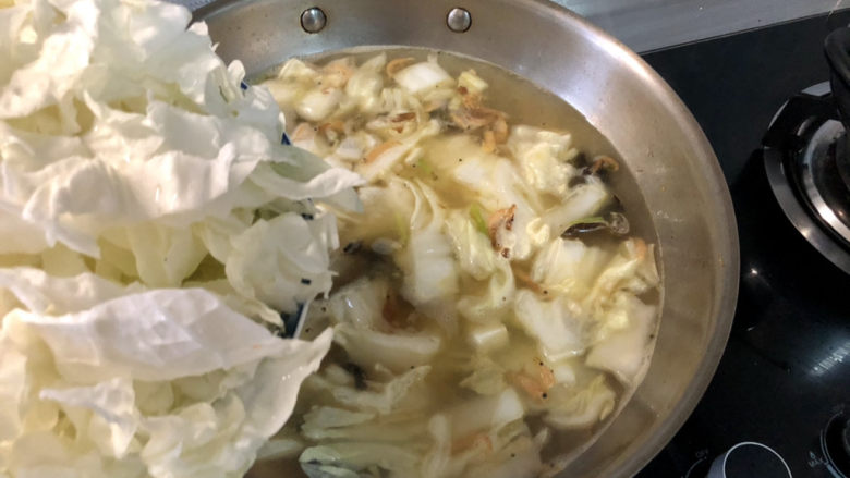白菜豆腐汤,开盖,下白菜叶
