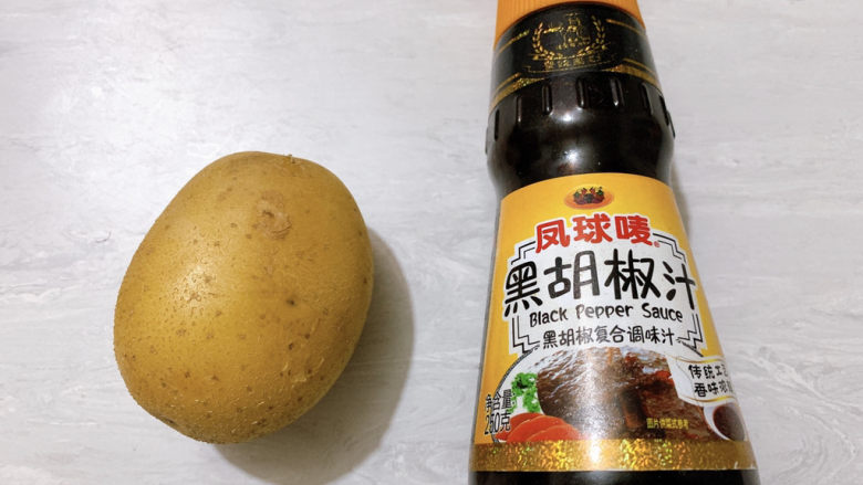 黑胡椒土豆泥,食材如图,所示示意。一人份一颗<a style='color:red;display:inline-block;' href='/shicai/ 23'>土豆</a>就完事儿了~可以当一餐!