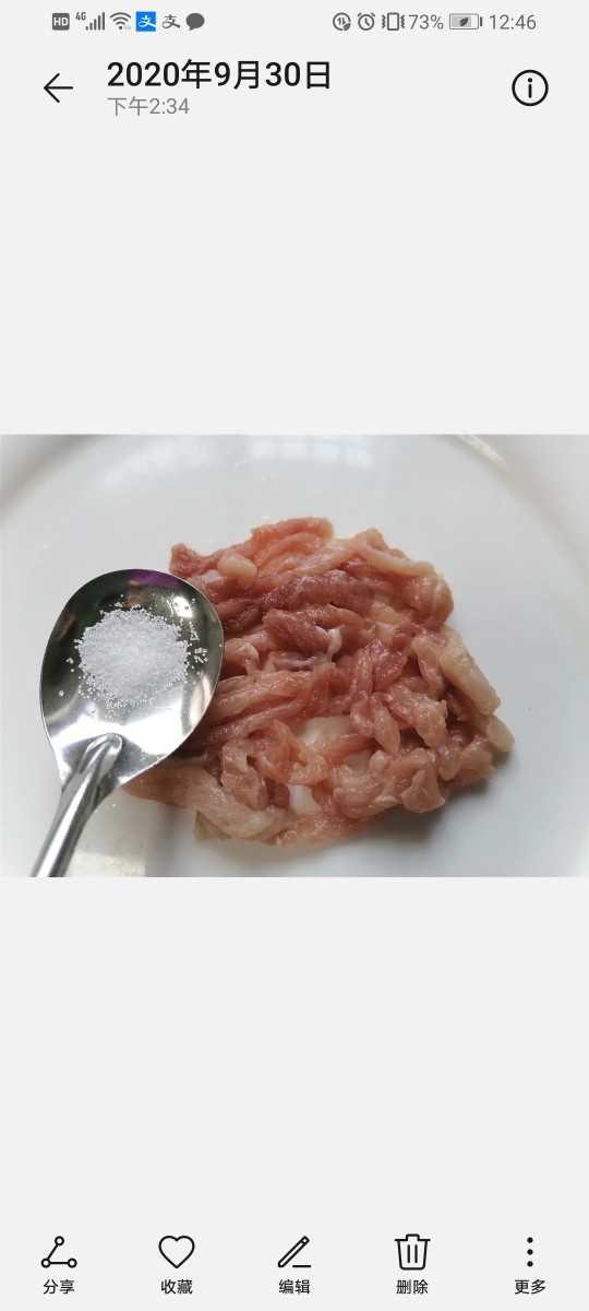 酸菜肉丝面,加入少许盐调味