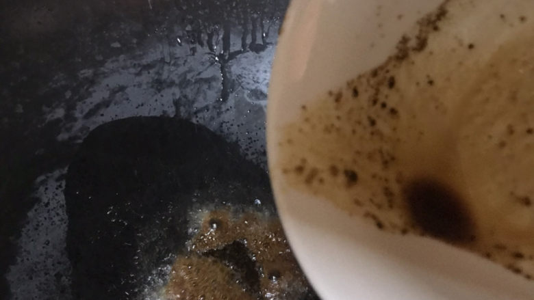 黑胡椒土豆泥,加入调好的酱料,煮30秒