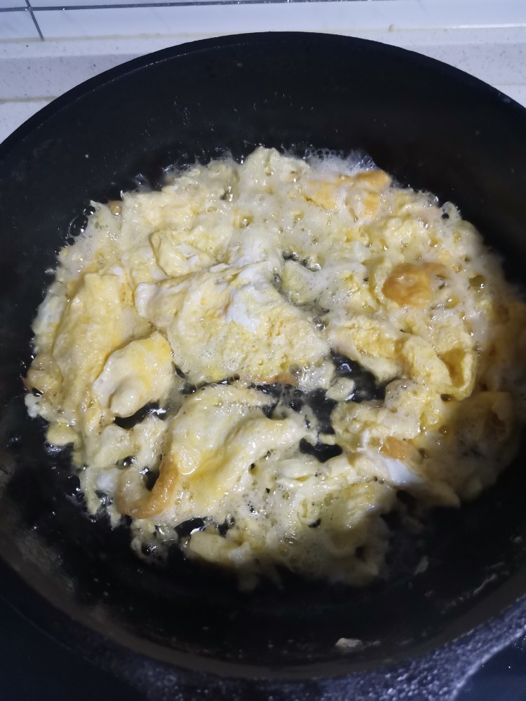 香葱炒鸡蛋,炒散
