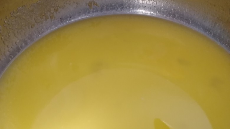 牛脷酥,搅拌均匀,放置5分钟。