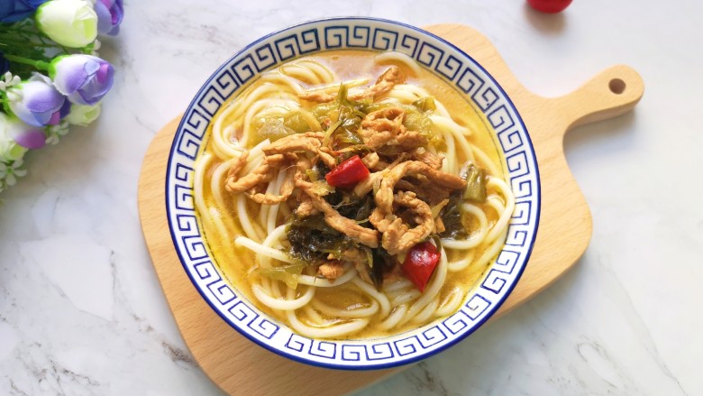 酸菜肉丝面,准备开吃吧!