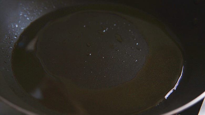 蚝油金针菇,热锅凉油,待油烧到没有生油味