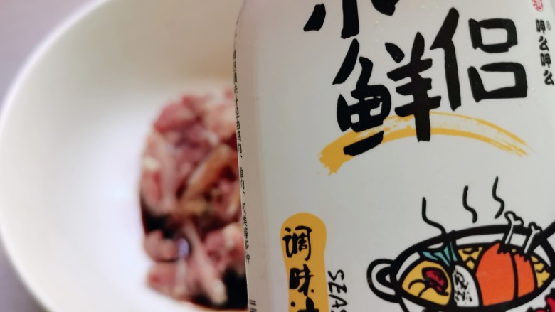 白菜炒肉片,2勺<a style='color:red;display:inline-block;' href='/shicai/ 692'>酱油</a>,1勺调味汁