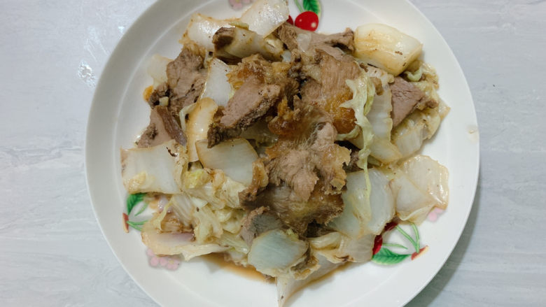 白菜炒肉片,吸收汤汁后的酱牛肉,多了一份水润感