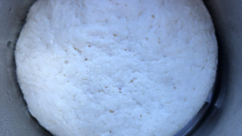 全麦奶油面包卷,发酵至两倍大小就可以了。