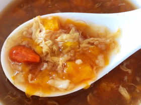 鸡蛋小米粥