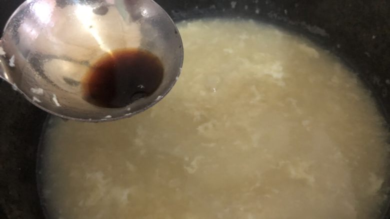 鸡蛋小米粥,少许<a style='color:red;display:inline-block;' href='/shicai/ 788'>生抽</a>