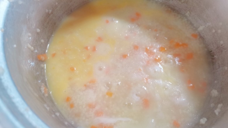 鸡蛋小米粥,快递搅拌均匀