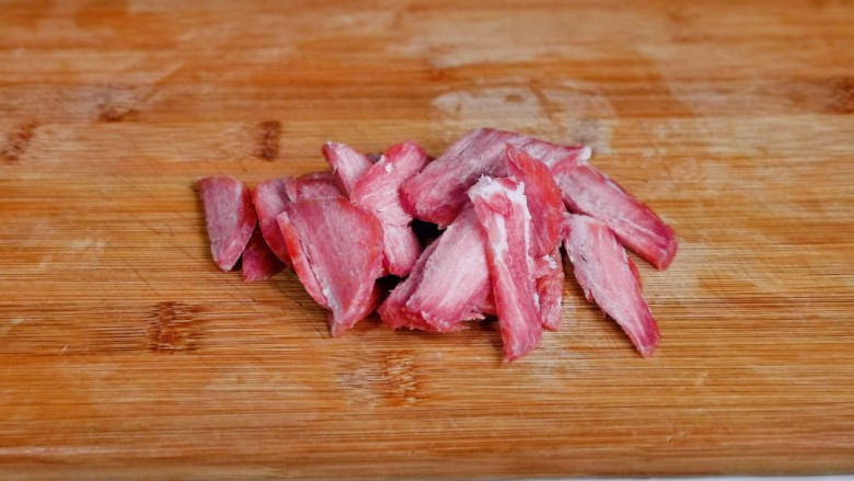 白菜炒肉片,<a style='color:red;display:inline-block;' href='/shicai/ 11240'>梅花肉</a>切片。