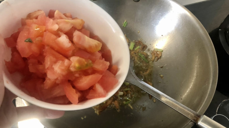 西红柿面疙瘩,转中小火,下番茄块,翻炒熬煮