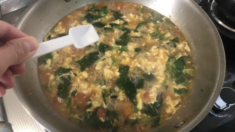 西红柿面疙瘩,尝下咸淡,如果觉得淡,可以补充少许食盐