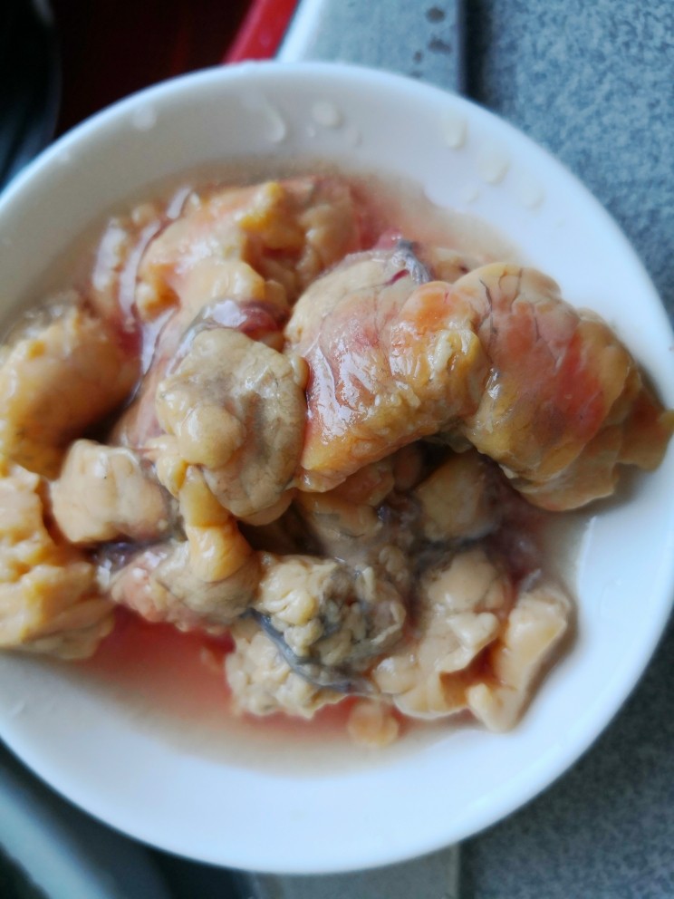 清炖甲鱼汤,去除甲鱼身上黄油,弃之不要