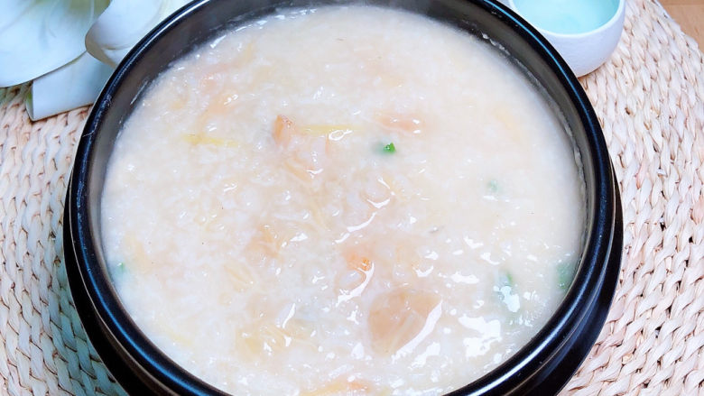 干贝海鲜粥,一锅鲜香的干贝海鲜粥就上桌了!