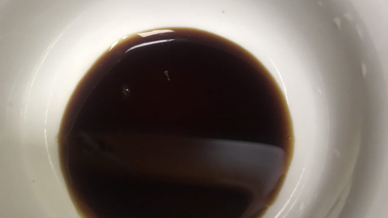 蚝油金针菇,碗里准备1汤勺<a style='color:red;display:inline-block;' href='/shicai/ 788'>生抽</a>