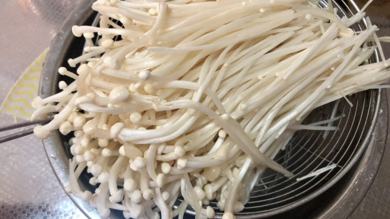 孜然金针菇,金针菇清洗控水