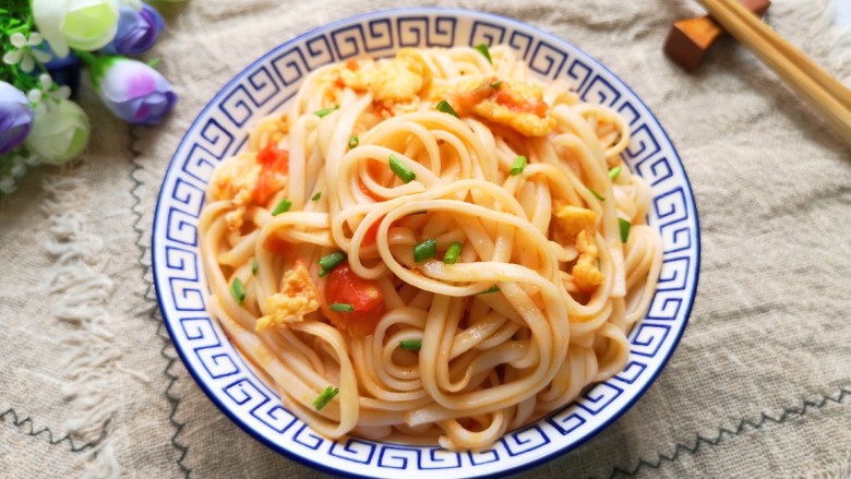西红柿鸡蛋拌面,我要吃饭喽!