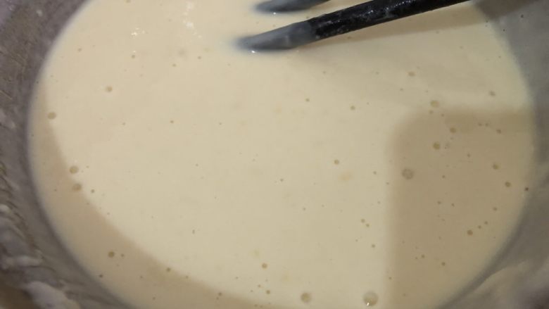 培根鸡蛋饼,加水调稀,(稀、稠一点都没有关系)