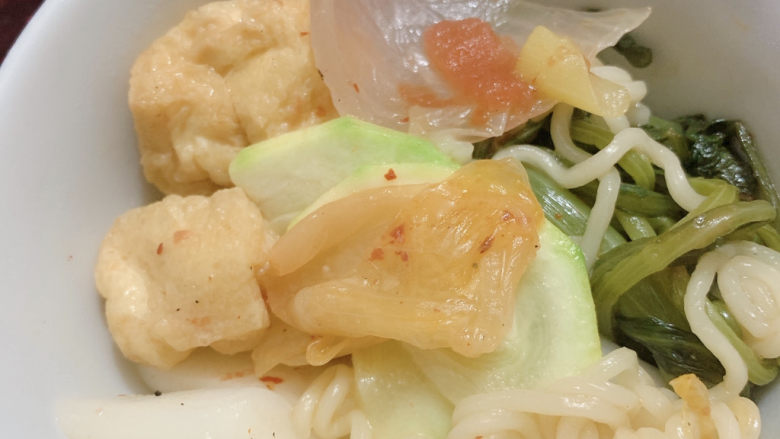 部队火锅,虽然有点儿丑~但味道是阔以的哈!