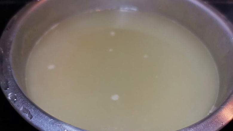 部队火锅,浓缩鸡汤加水稀释,也可以自己熬高汤