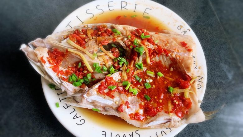 剁椒鱼头,看着就食欲大增~