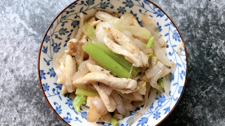 爆炒鸡胸肉,一青二白的爆炒鸡胸肉完成~