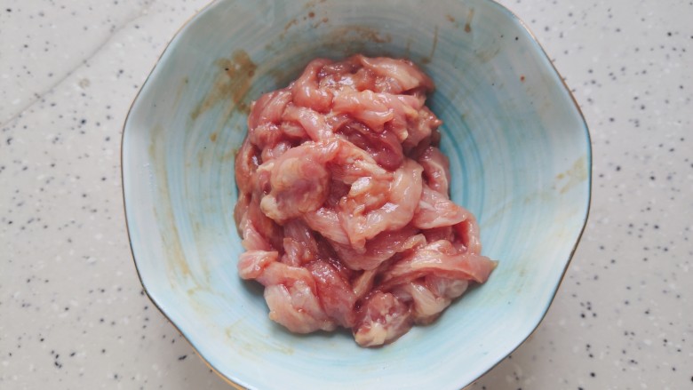 雪菜四季豆,抓均匀,腌制备用