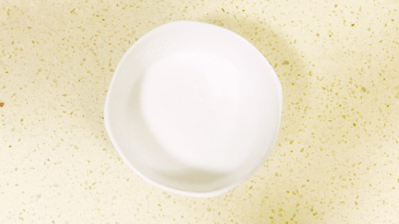 咖喱梭子蟹,用温水冲泡开,成一碗椰子浆