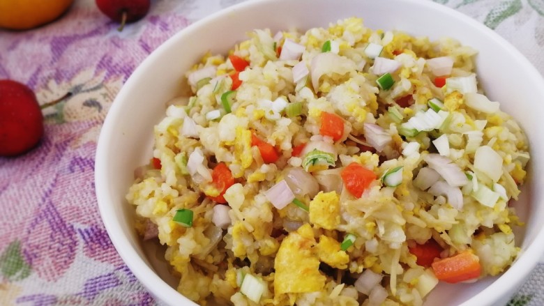 咖喱蛋炒饭,浓浓咖喱香味,要再来一碗。