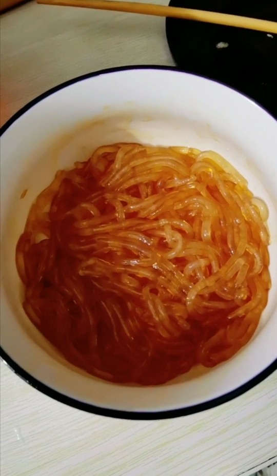 渍菜粉,用筷子搅拌均匀